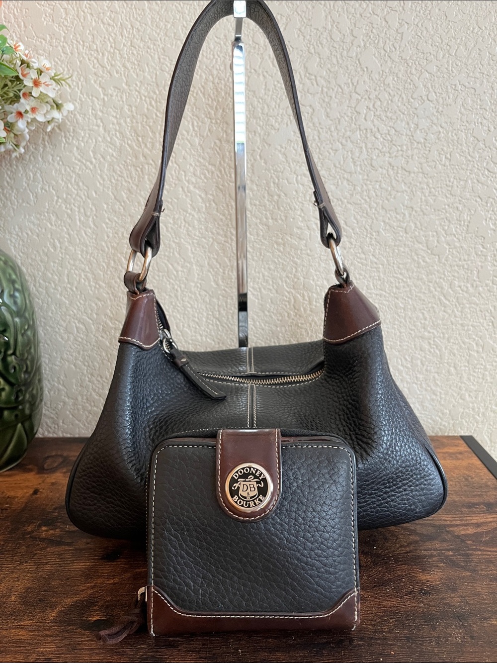 SET Dooney & Bourke Hobo & wallet set